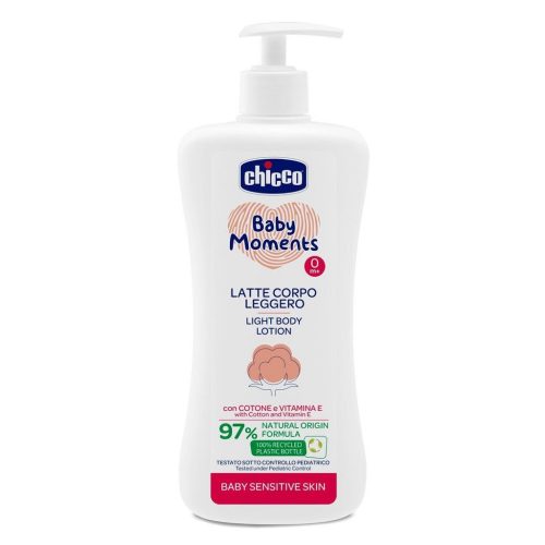 CHICCO Kímélő testápoló tej adagolóval Baby Moments Sensitive 97 % természetes összetevőkkel 500 ml