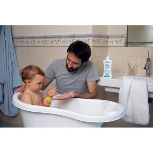 CHICCO Baby Moments Protection testápoló sampon adagolóval 93% természetes összetevőkkel 750 ml