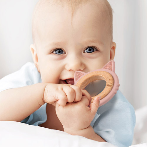 BABYONO Rágóka fa-szilikon Kitten részletei