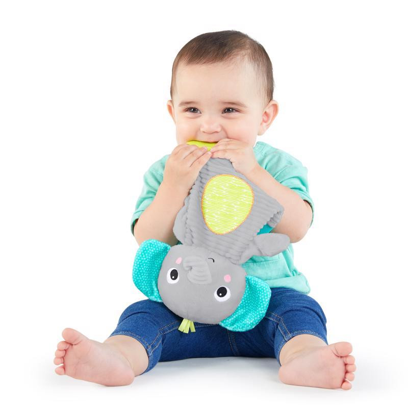 BRIGHT STARTS Játék - rágóka Snuggle&Teethe elefánt 0hó+ használat közben