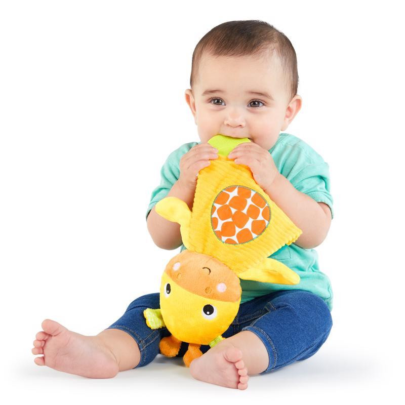 BRIGHT STARTS Snuggle&Teethe rágóka használat közben