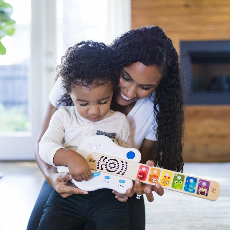 BABY EINSTEIN Gitár érintős Strum Along Songs™ Magic Touch™ HAPE közelről