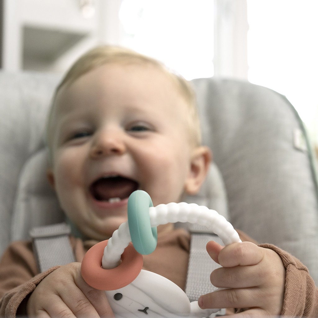 INGENUITY Szilikon rágóka bárány Soothing Sheppy™ 3hó+ alternatív kép 2