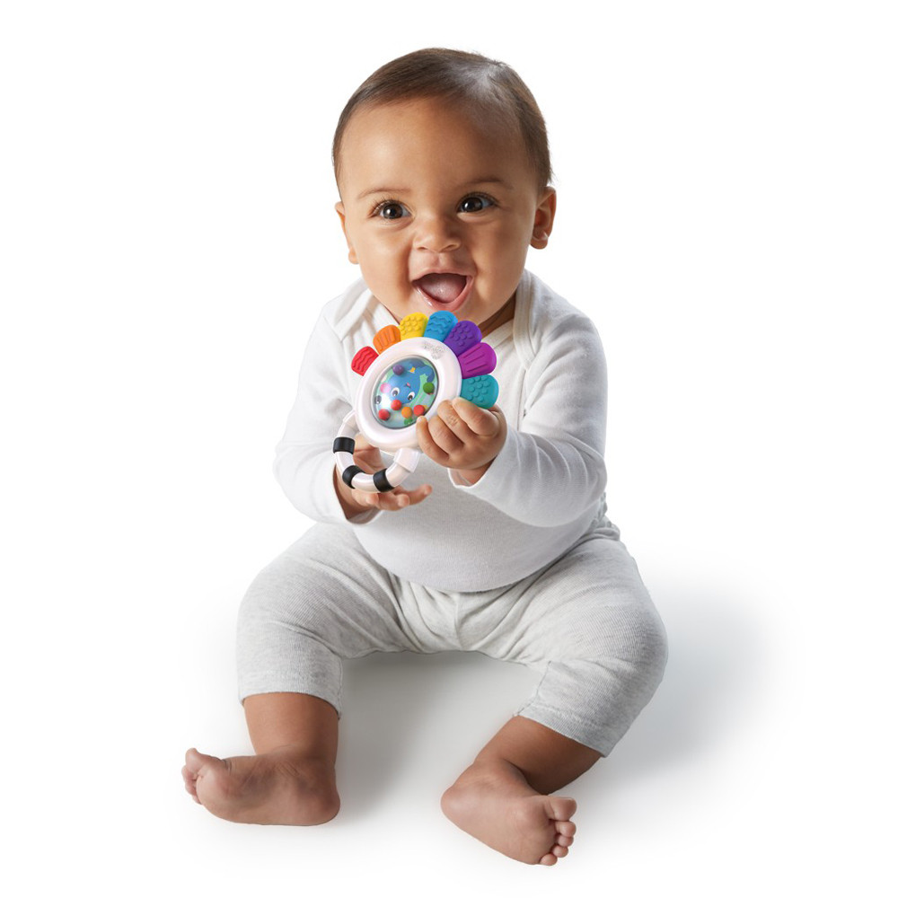 BABY EINSTEIN Szenzoros csörgő és rágóka Outstanding Opus™ közelről