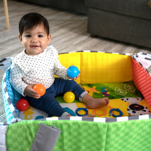 BABY EINSTEIN 5 az 1-ben játszószőnyeg Patch's Color Playspace ™ 0m+ használat közben
