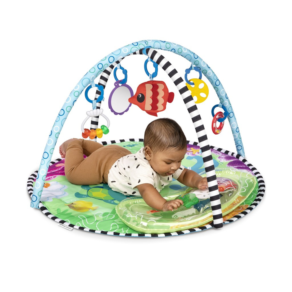 BABY EINSTEIN 2 az 1-ben játszószőnyeg vízalátéttel Sea Floor Explorers™ használat közben