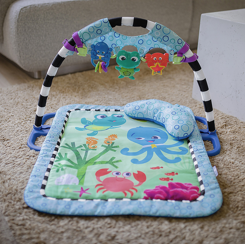 BABY EINSTEIN Játszószőnyeg Neptune ™ összecsukva, hordtáskában