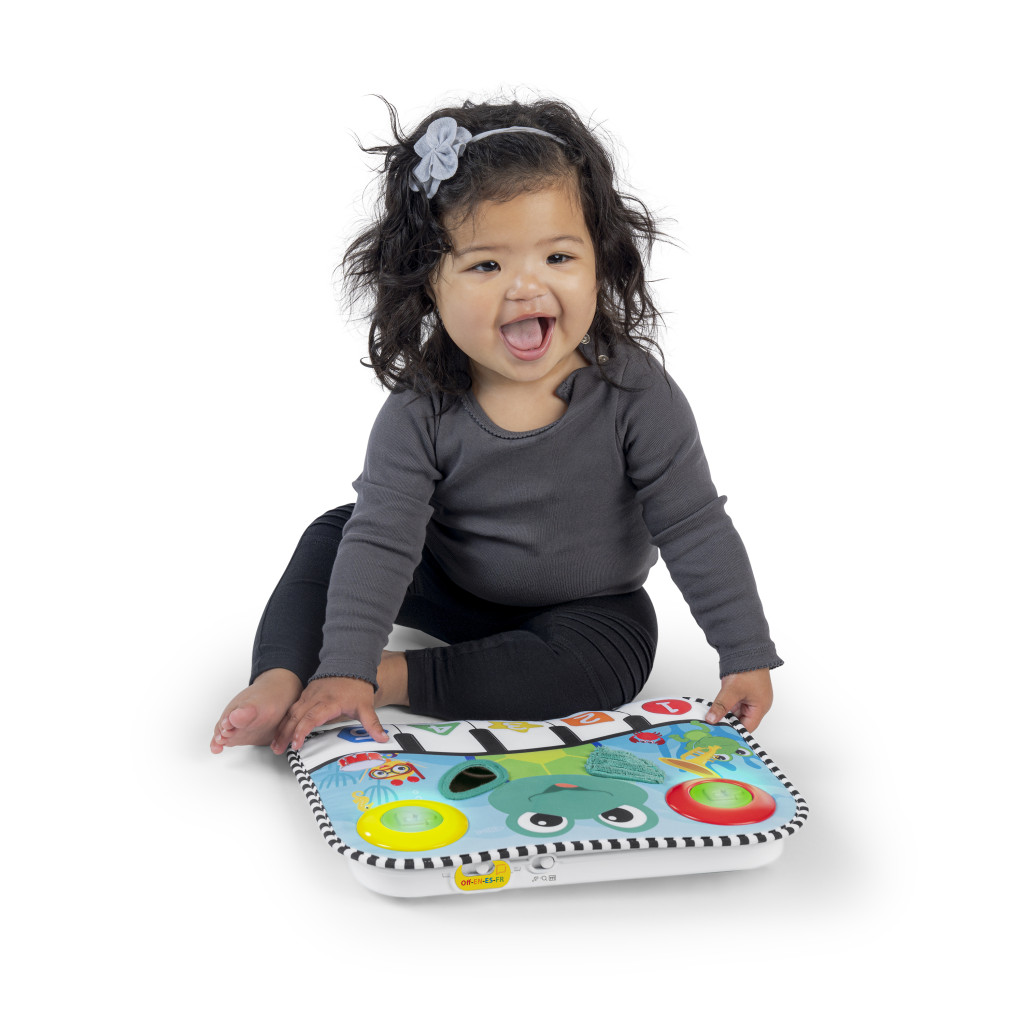 BABY EINSTEIN Multifunkciós zongora 2 in1 Neptune's Kick & Explore™ 0hó+ használat közben