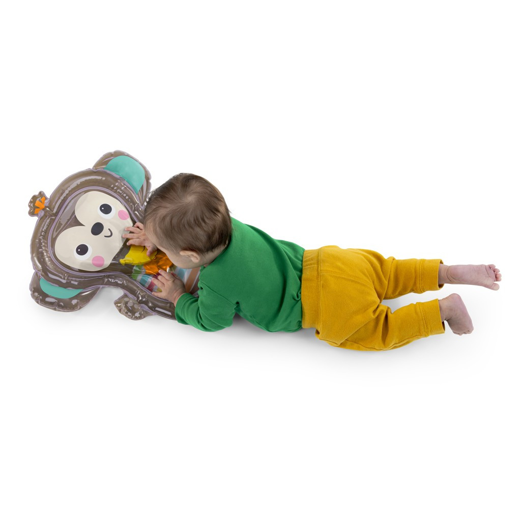 BRIGHT STARTS Vizes játszószőnyeg Hungry Monkey™ használat közben