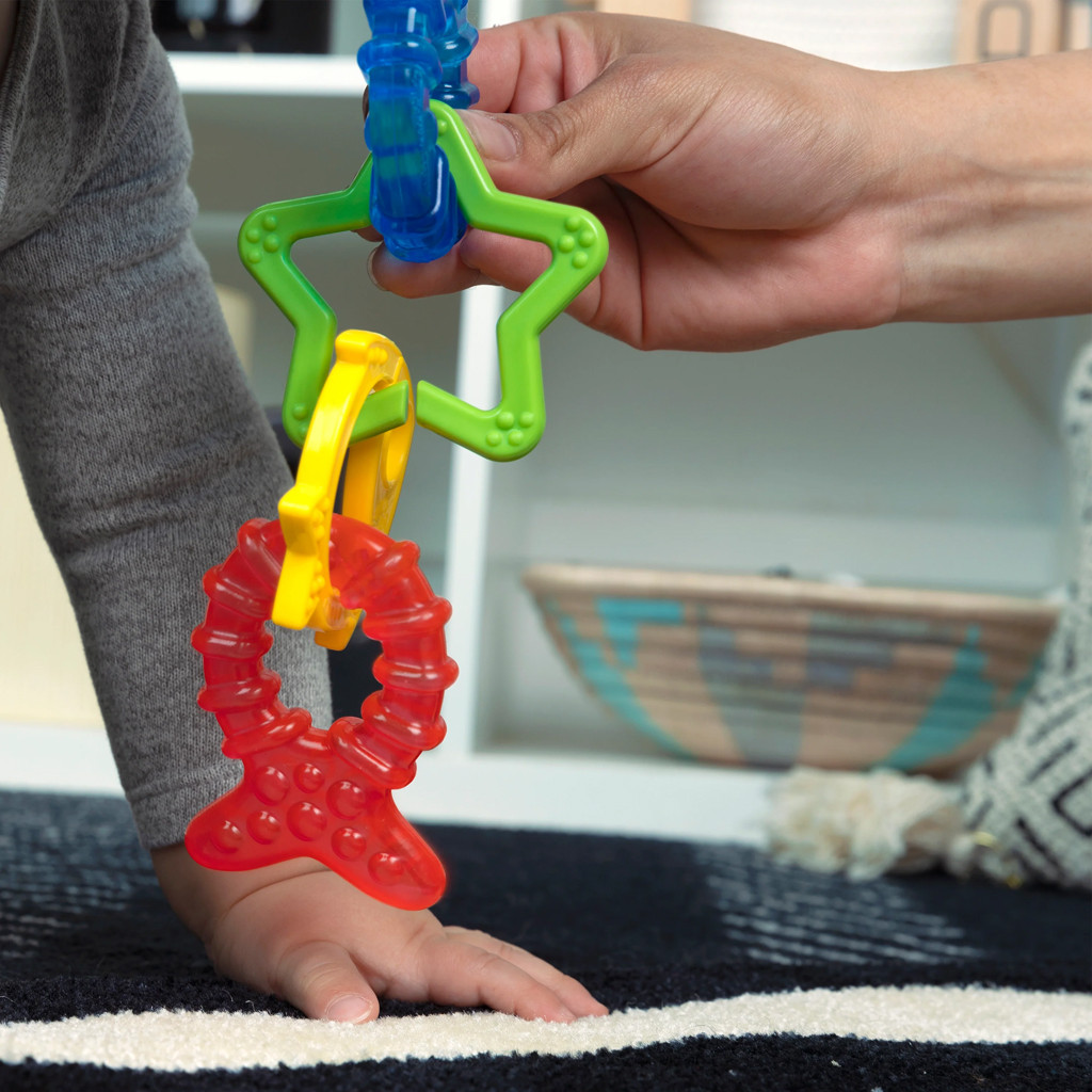 BABY EINSTEIN Rágóka Cool Critters - használat közben