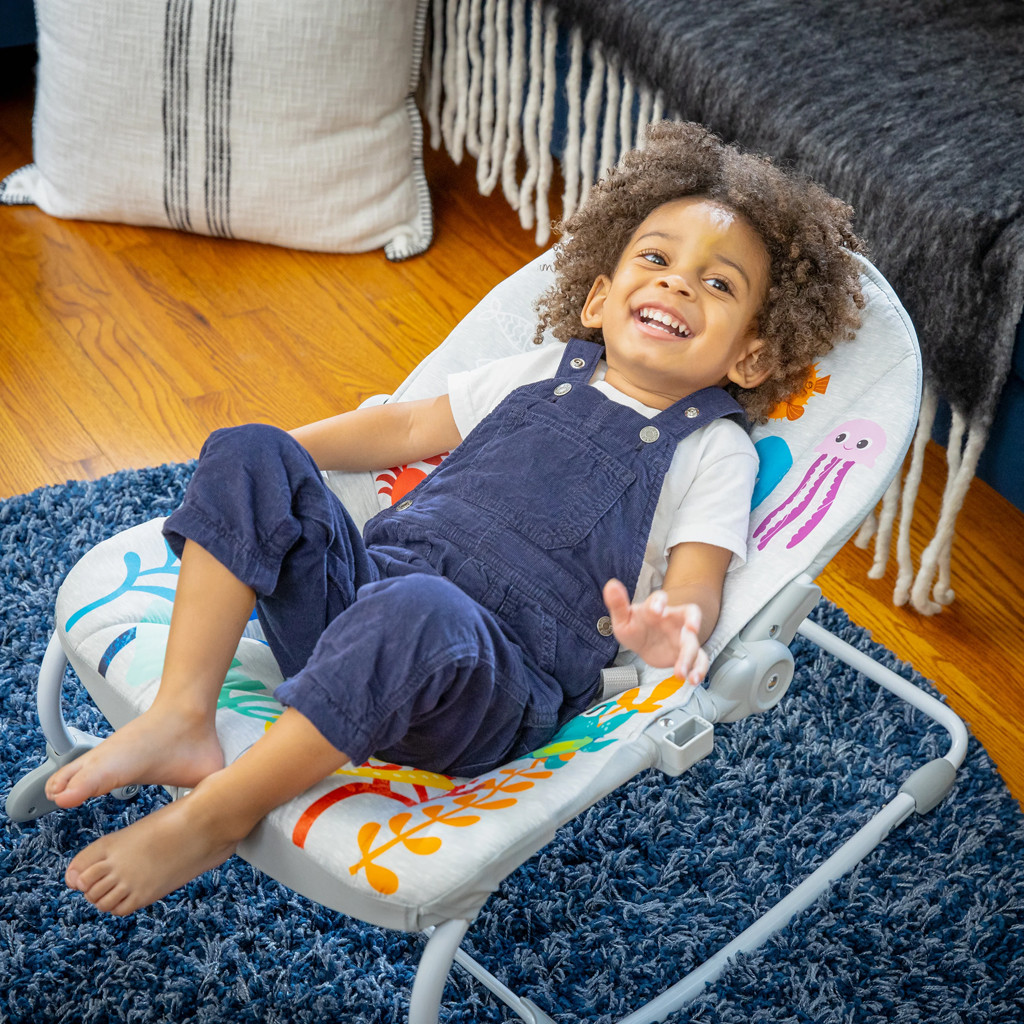 BABY EINSTEIN Zenélő rezgő pihenőszék - Kényelmes és biztonságos