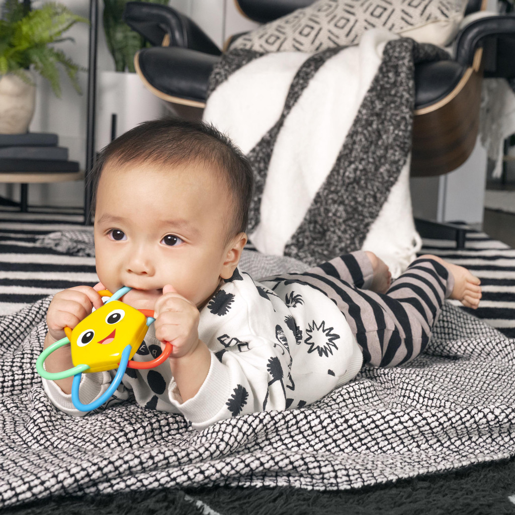 BABY EINSTEIN Rágóka csörgővel Soothing Star BPA mentes 0hó+ - Alternatív kép 2