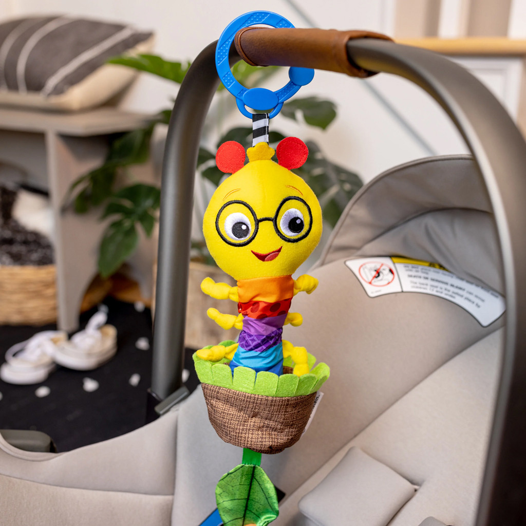 BABY EINSTEIN Játék csörgővel C-karikán u Cal-a-Puller™ 0hó+ használat közben