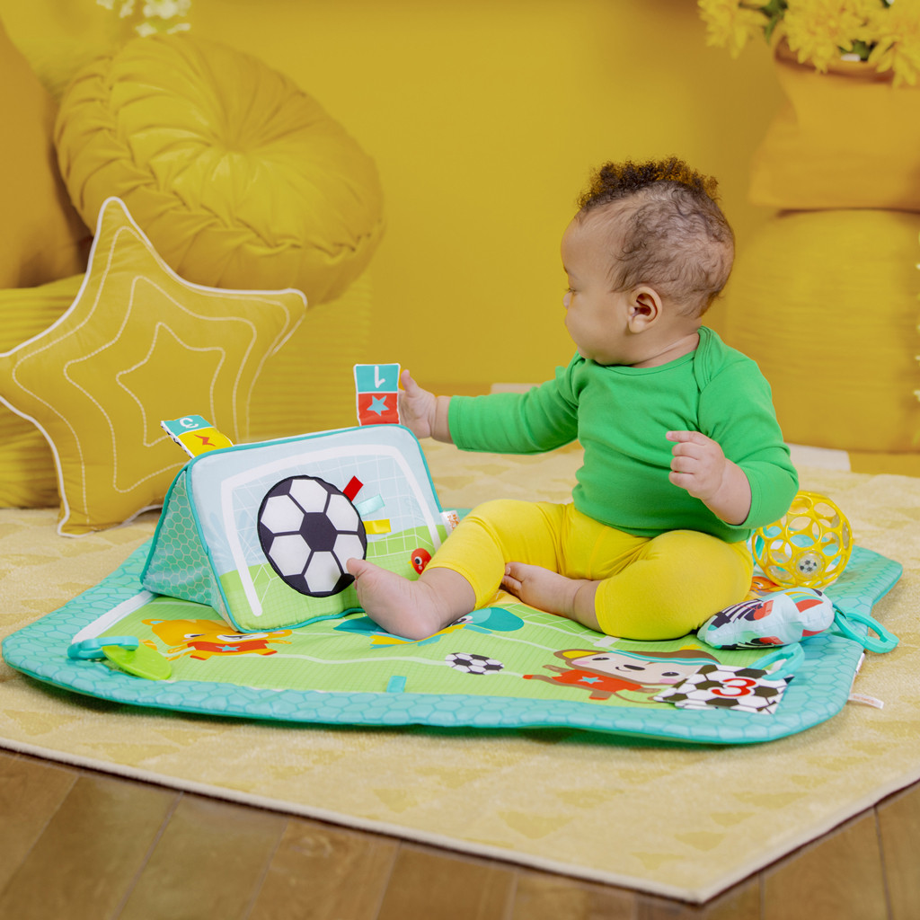 BRIGHT STARTS Játszószőnyeg játékhíddal és aktivitással Oball Gyp & Kick™ részletei