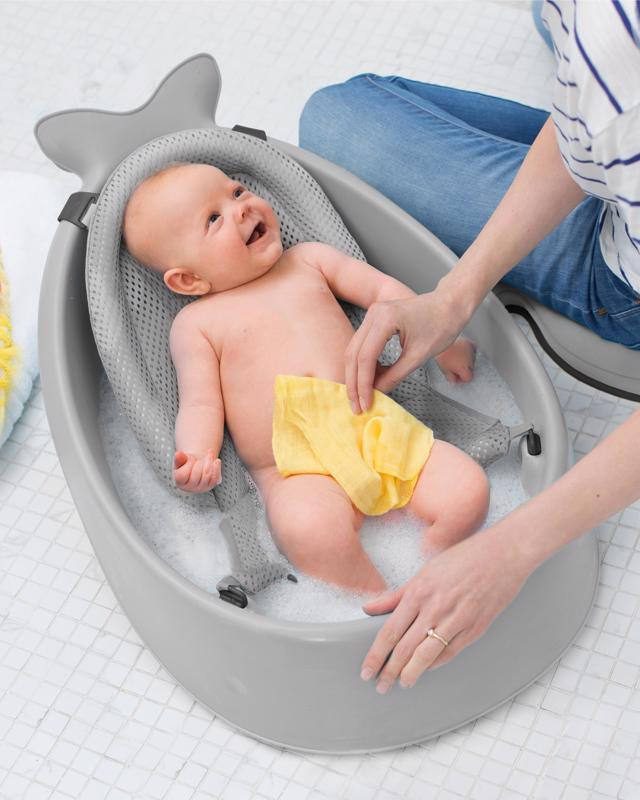 SKIP HOP Moby babakád ergonomikus betéttel, szürke színben - Kényelmes használat