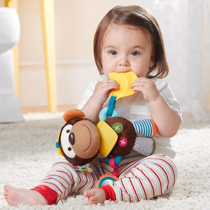 SKIP HOP Aktív játék C gyűrűn Bandana Buddies Majom funkciói