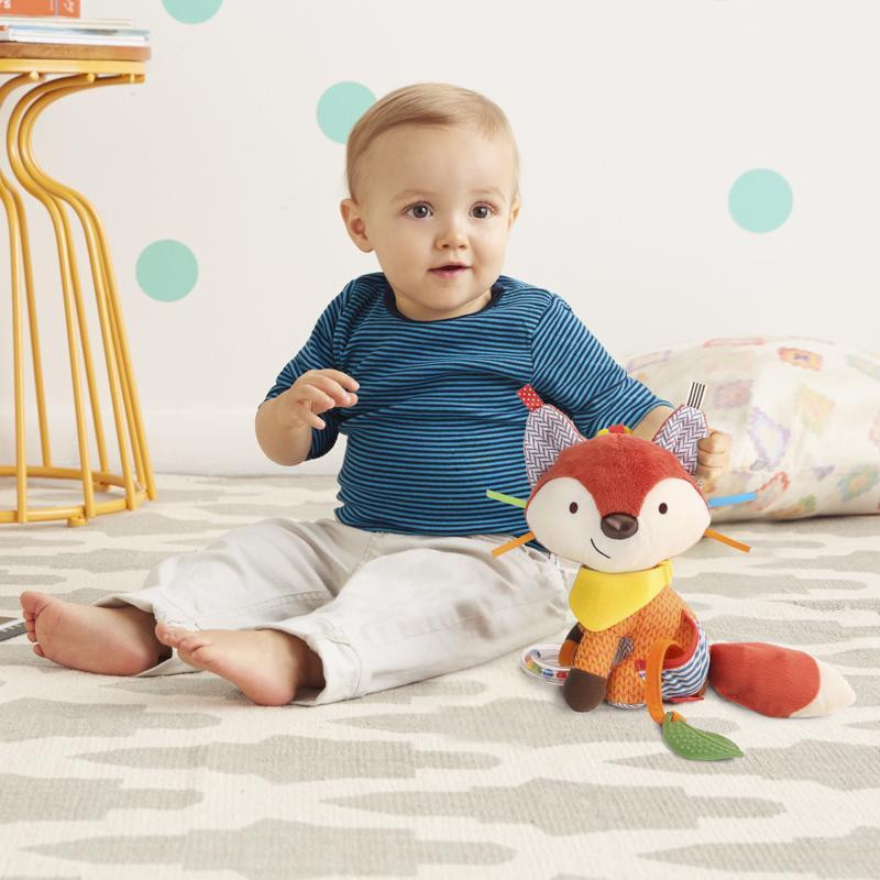 SKIP HOP Aktív játék C gyűrűn Bandana Buddies Rókácska 0m+ közelről