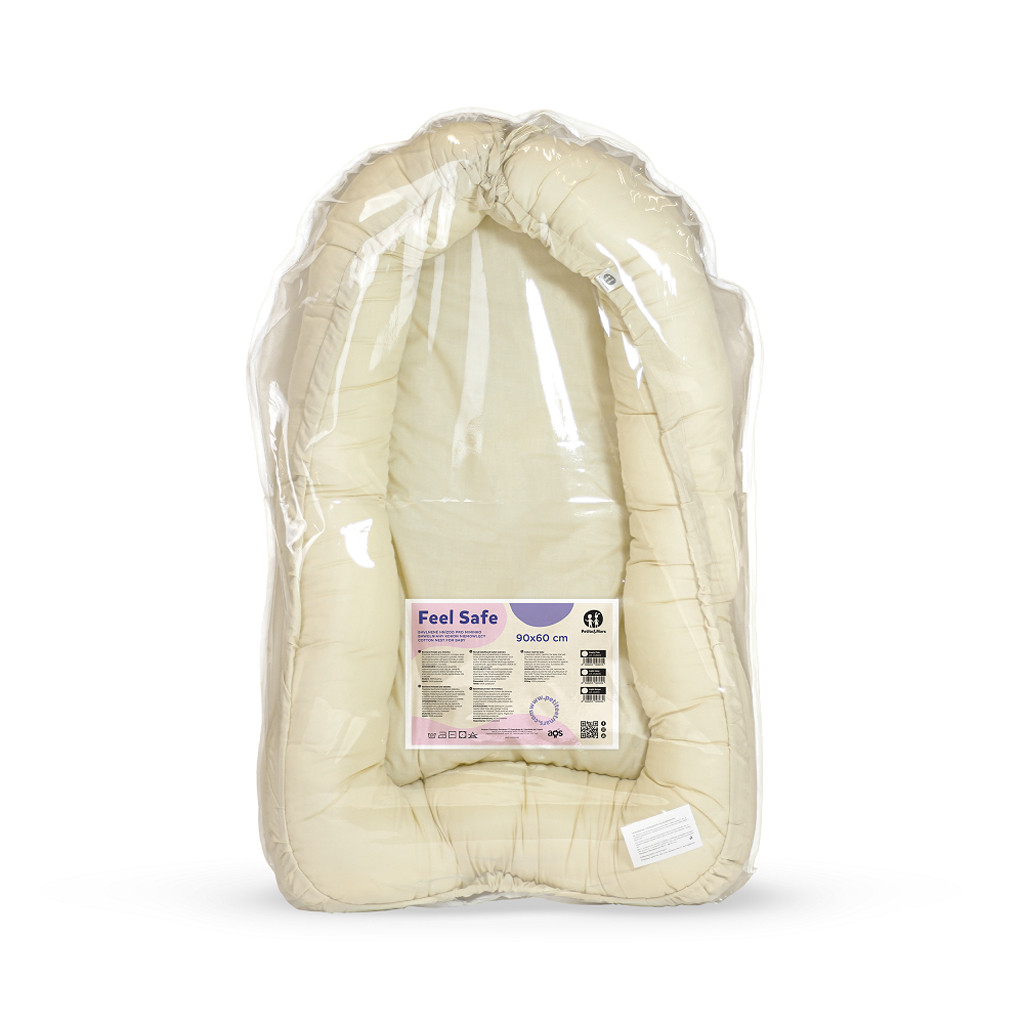 PETITE&MARS Babafészek FEEL SAFE Light Beige 90 x 60 cm használatban