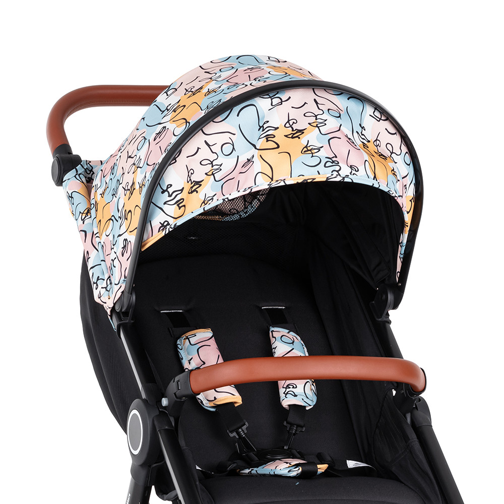 PETITE&MARS Napfénytető+ övvédő Street+/Street2 Limited 100 Faces használat közben