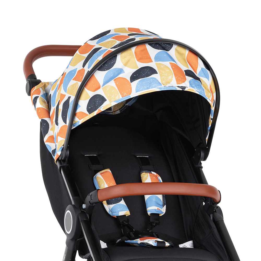 PETITE&MARS Napfénytető + övvédő Street+/Street2 Limited 100 Retro használat közben