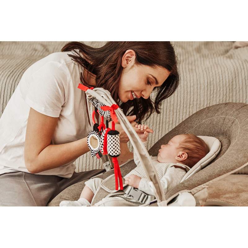 CANPOL BABIES Kontrasztos lógó játék babakocsira/autósülésre Sensory - közelkép a részletekről