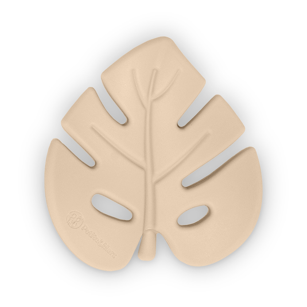 PETITE&MARS Szilikon rágóka TAKE&MATCH Desert Sand 0m+ használat közben