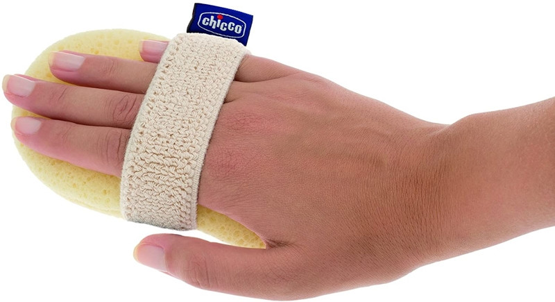 CHICCO Gomba/kesztyű fürdetéshez Baby Moments használat közben