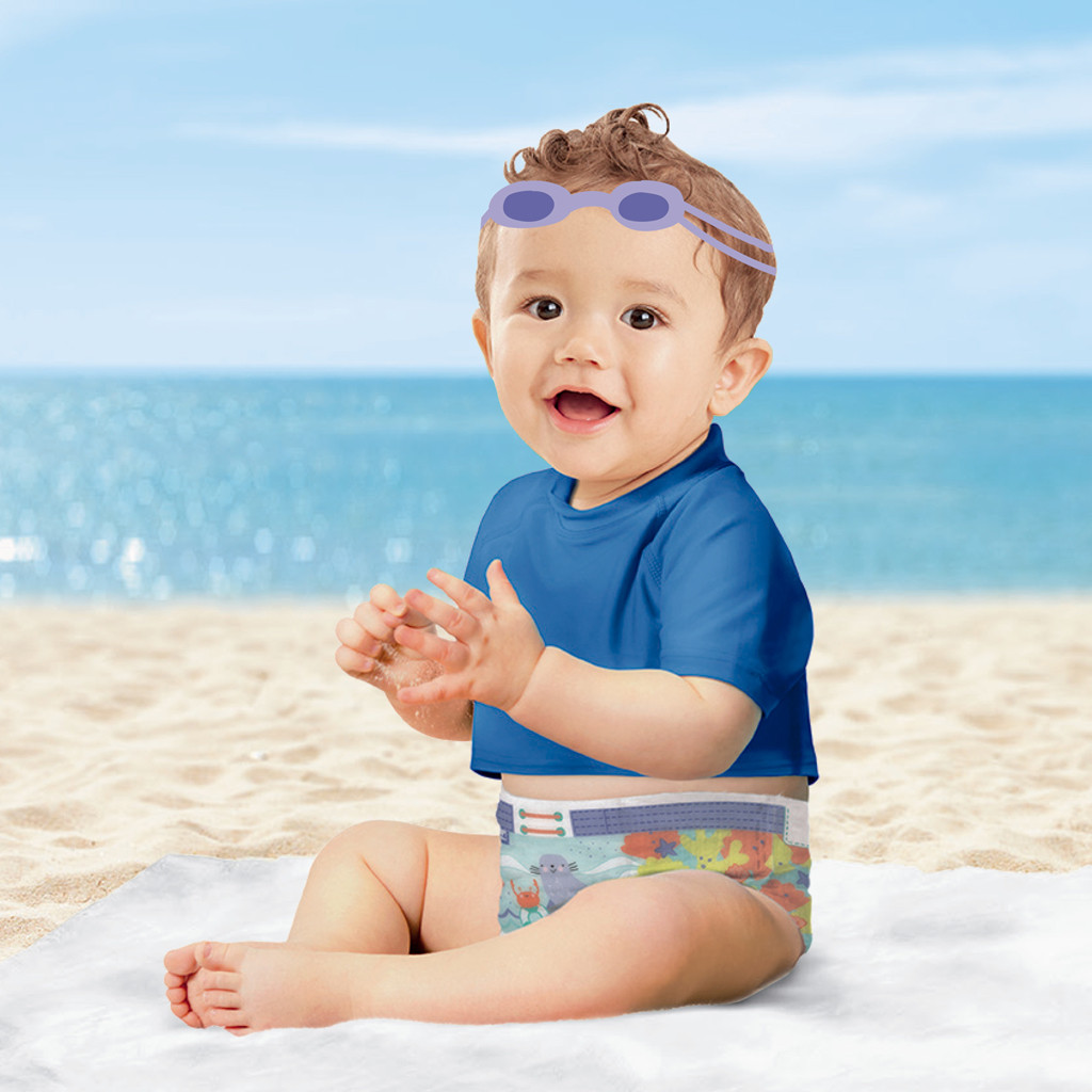PAMPERS Splashers úszópelenka használat közben