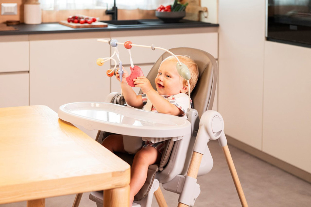 CHICCO Rainbow játszóív Polly Armonia etetőszékhez - Szórakoztató játékok