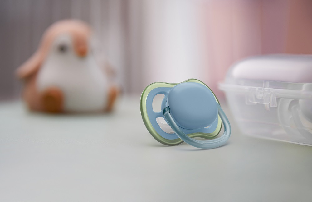 Philips AVENT SCF085/21 Játszócumi Ultra air neutral 0-6hó fiús kék, 2db - a cumi ortodontikus formája