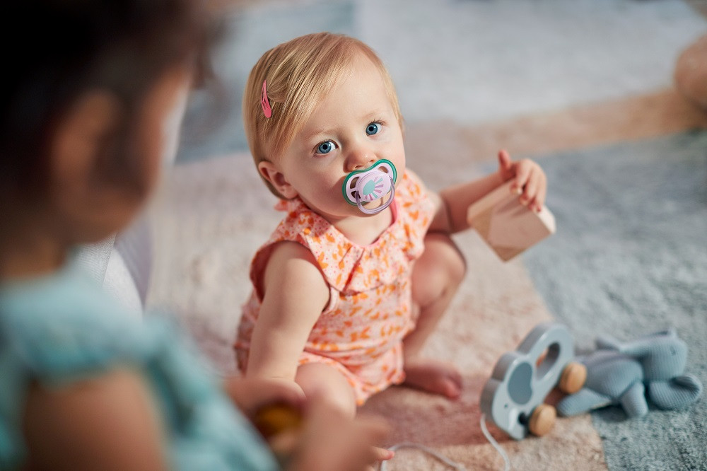 Philips AVENT SCF086/04 Játszócumi Ultra air Mintás 0-6hó napocska, 1 db - csomagolás