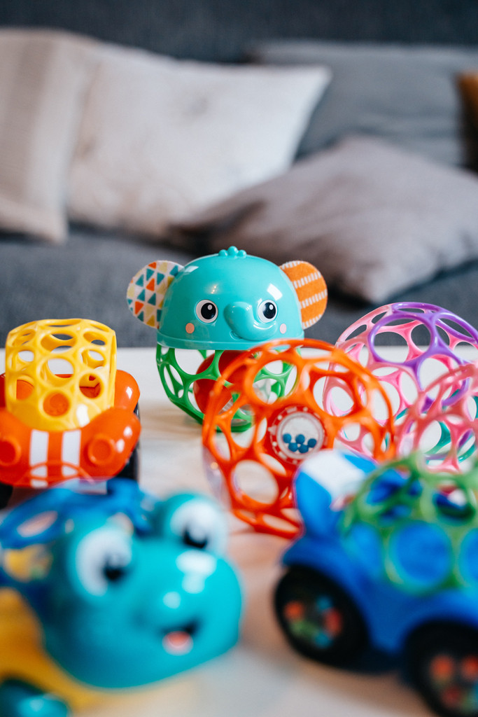 OBALL RATTLE játék BPA-mentes anyagból