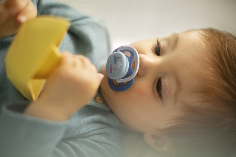 Philips AVENT SCF080/03 Ultra air játszócumi Text 6-18 hó fiús 2 db közelről