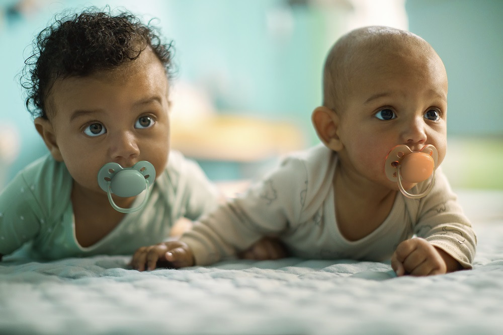 Philips AVENT SCF091/03 Játszócumi Ultrasoft Premium neutral 0-6hó - használat közben