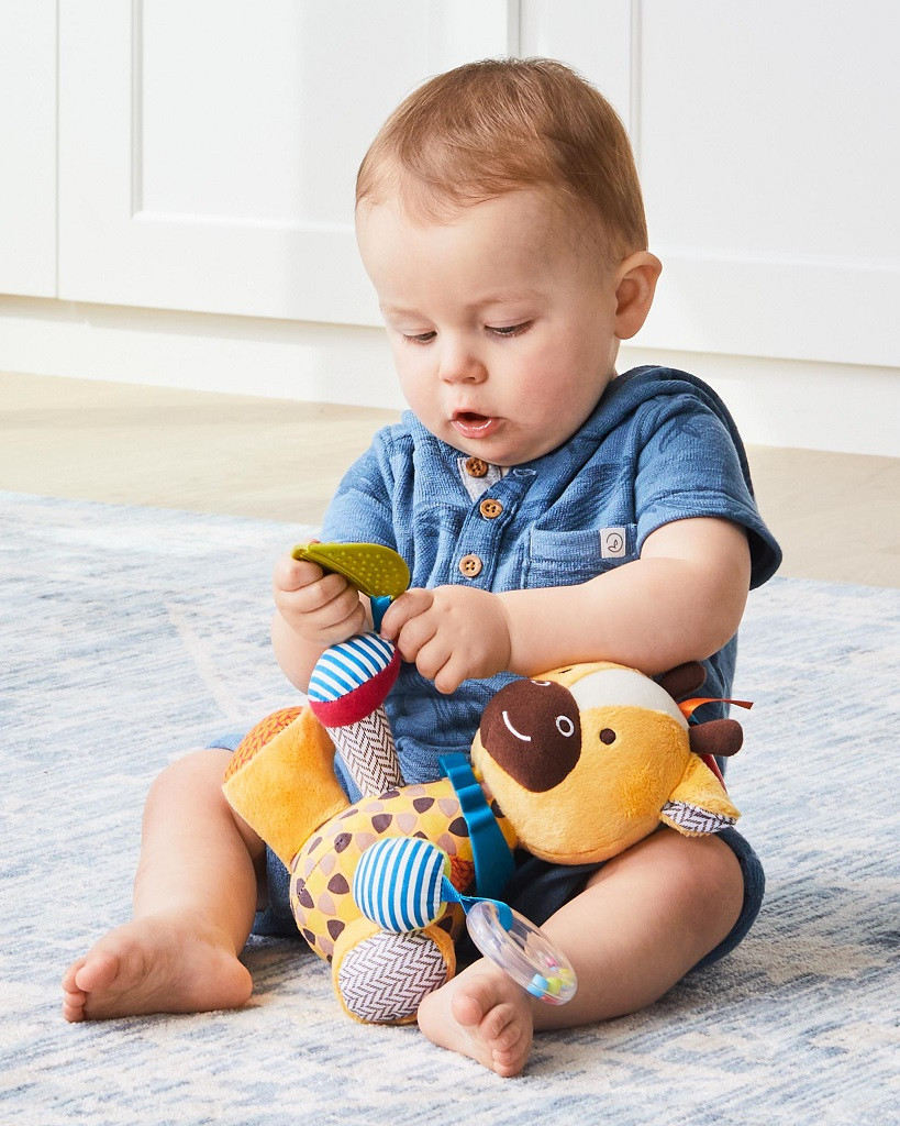 SKIP HOP Aktív játék C gyűrűn Bandana Buddies Zsiráf 0m+ közeli kép