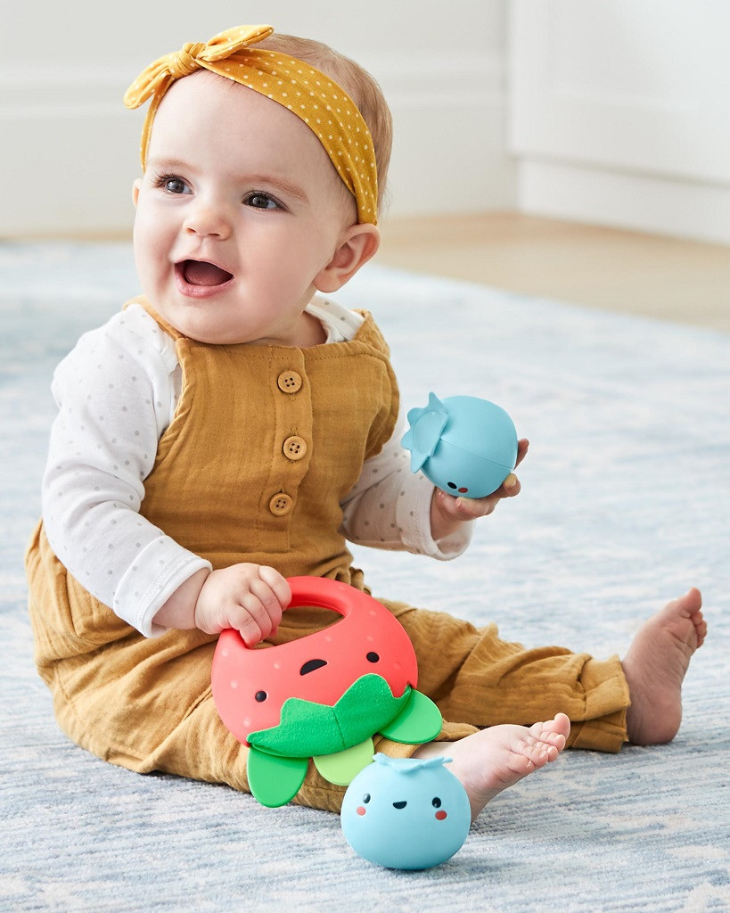 SKIP HOP Chrastítko Farmstand Berry Cute Band szett 3 db, 3m+ - részletek