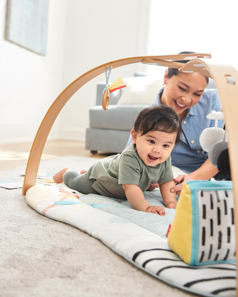 SKIP HOP Játékszőnyeg fa játékhíddal Discoverosity Montessori 0m+ részletei