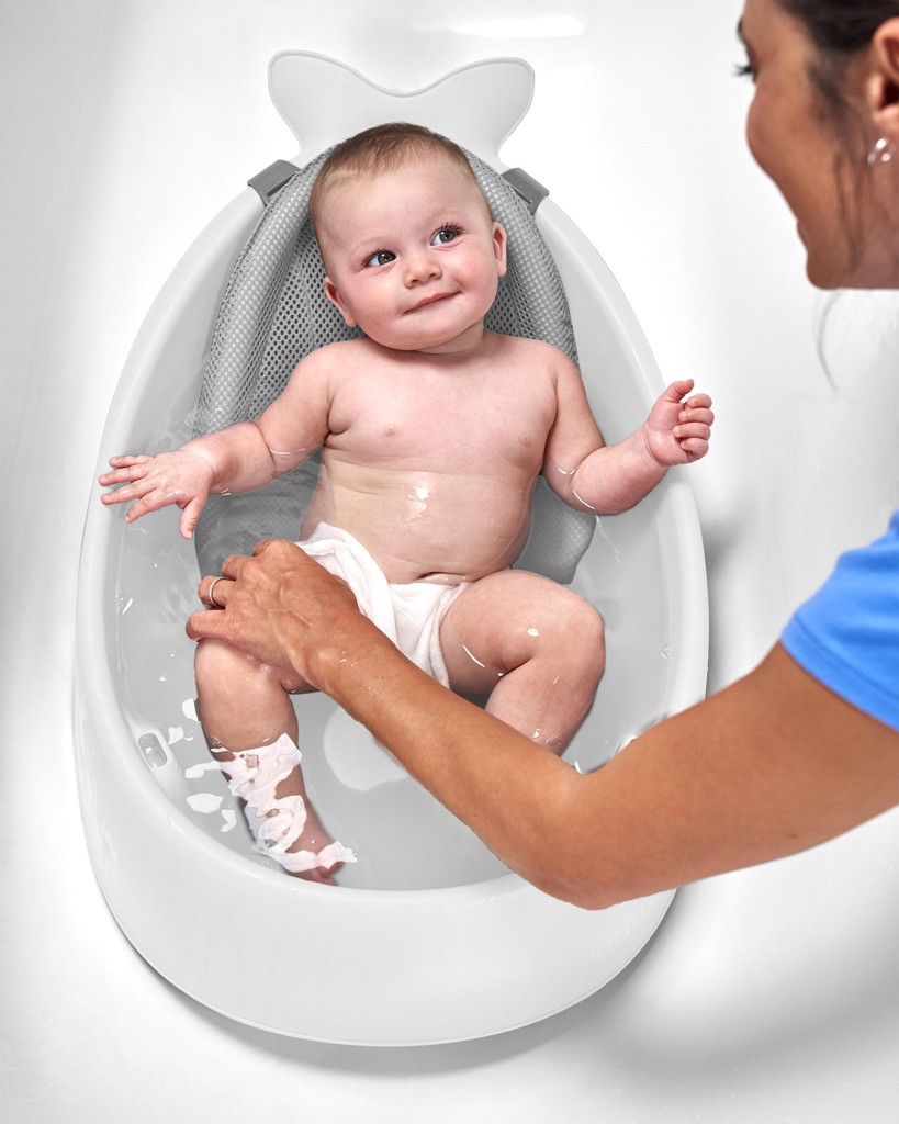 SKIP HOP Vanička ergonomikus alátéttel Moby 3 fázisú fehér - különböző felhasználási módok