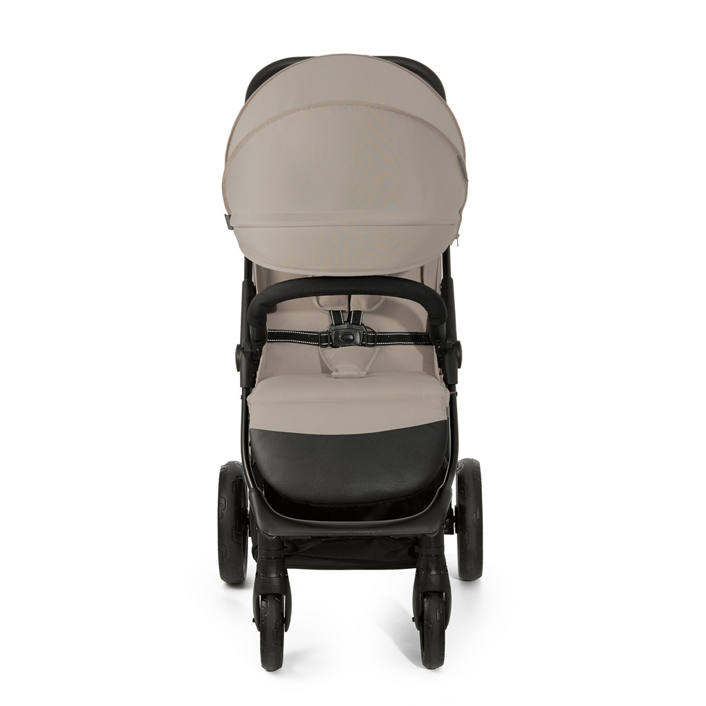 KINDERKRAFT Sport babakocsi Trig 3 Stone bézs használat közben