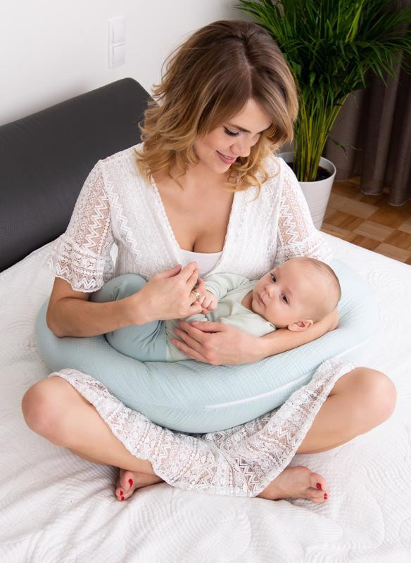 BABYMATEX Szoptatós párna használat közben