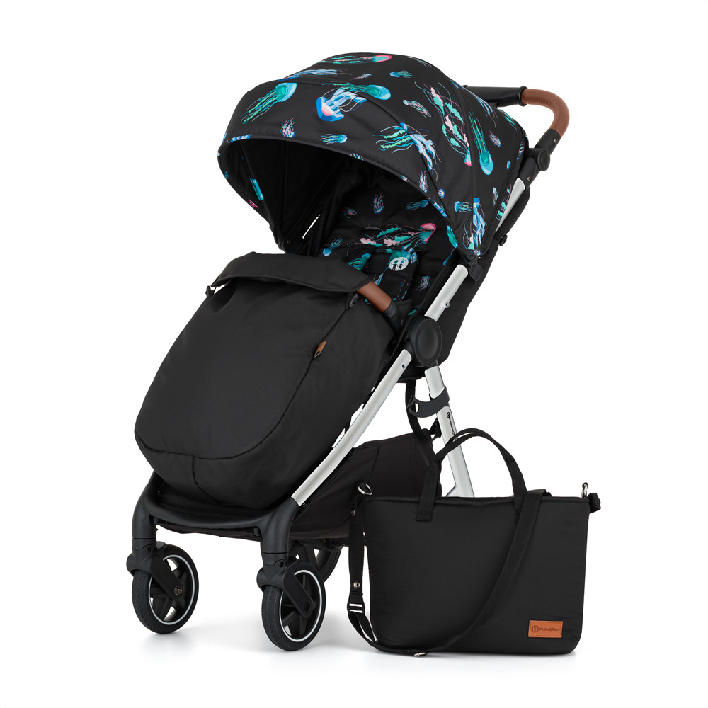 Petite&Mars Sport babakocsi Royal3 Silver Limited100 Jellyfish színben, kiterjesztett tetővel és különleges medúza mintával