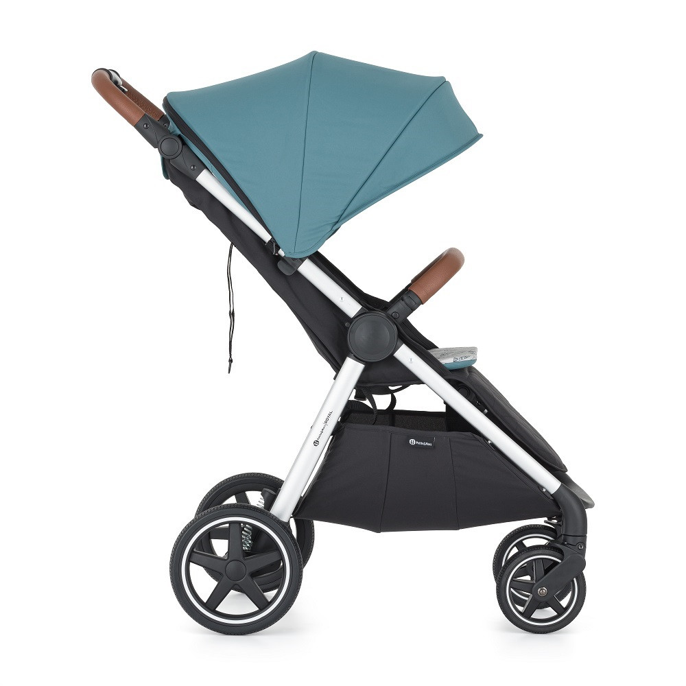 Petite&Mars Sport babakocsi Royal3 Silver Ocean Blue összecsukva, kompakt méretben