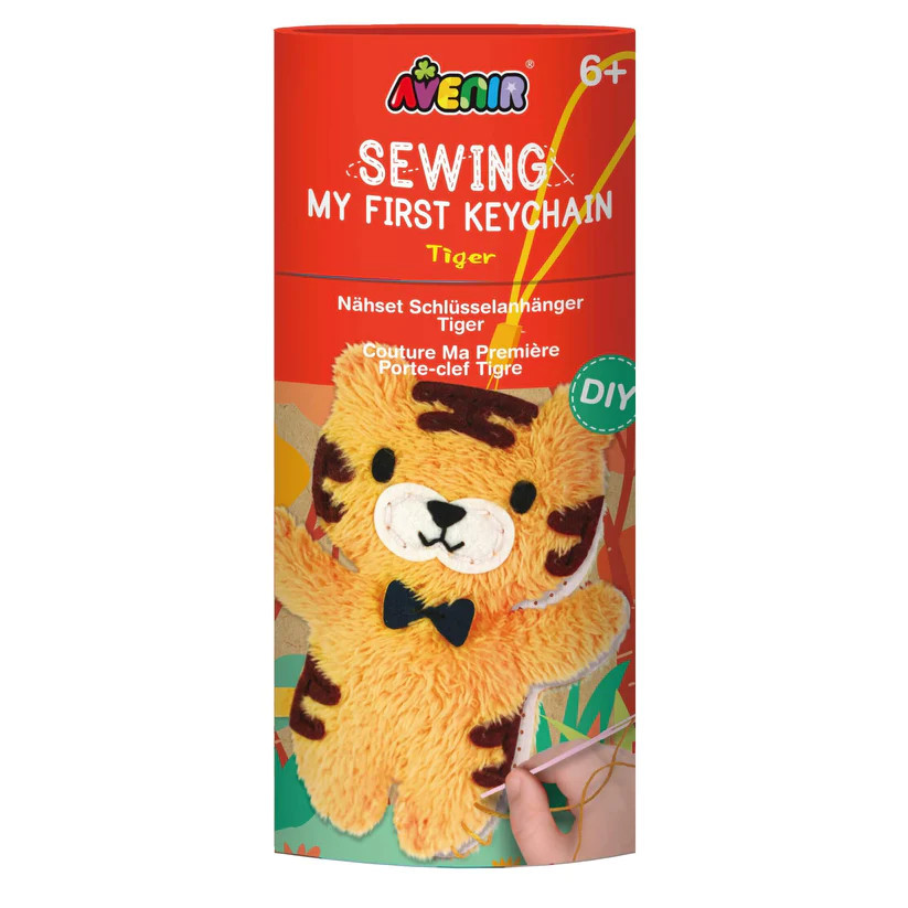 Tigris plüss figura varrás közben