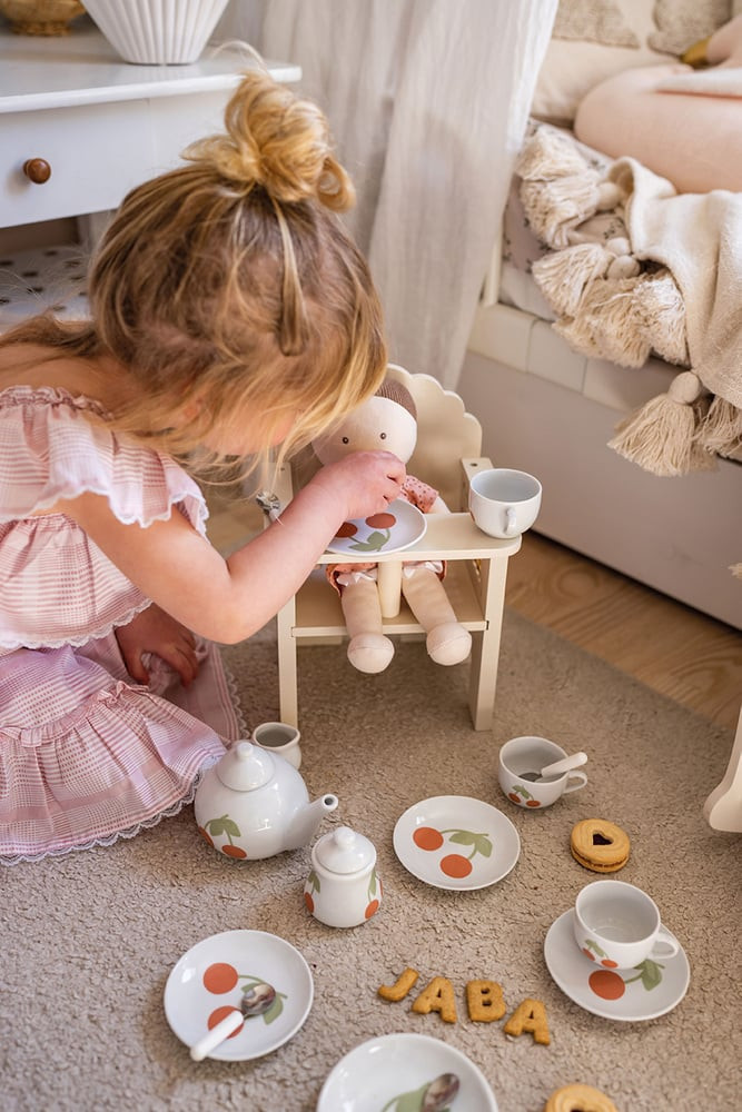 Jabadabado Porcelán Játék Teáskészlet használat közben