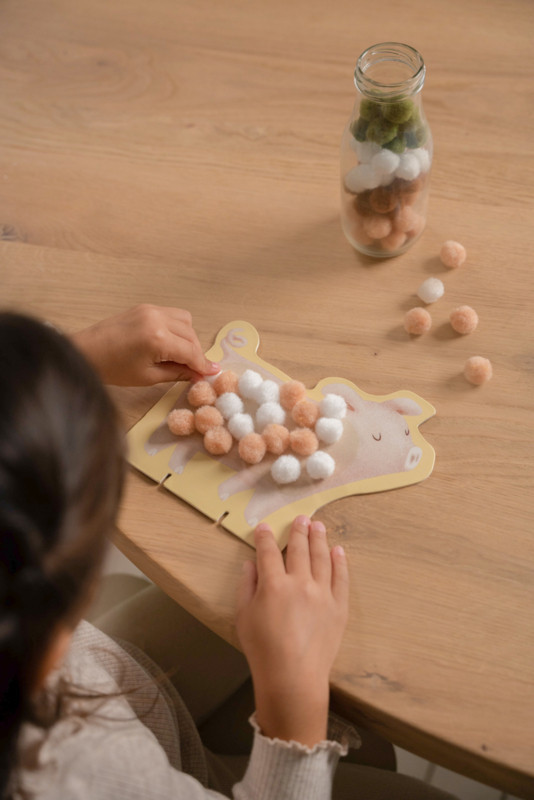 Little Dutch pom pom kép készítő - Little Farm közelről