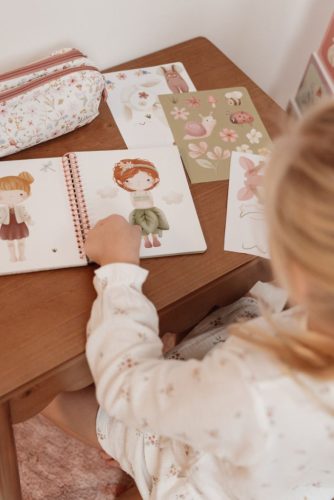 Little Dutch öltöztess fel matricás füzet - Fairy Garden