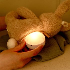   Little Dutch alvást segítő zenélő nyuszi éjjeli fénnyel - Newborn Naturals