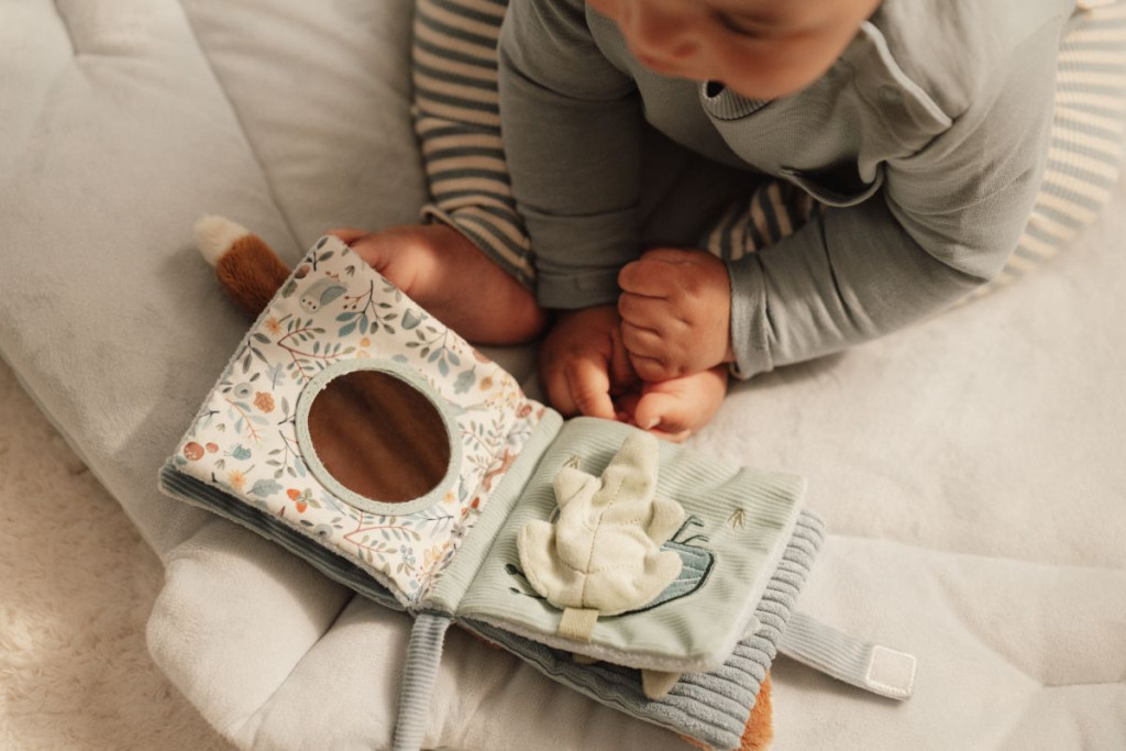 Little Dutch textil babakönyv - Forest Friends - Előnyök