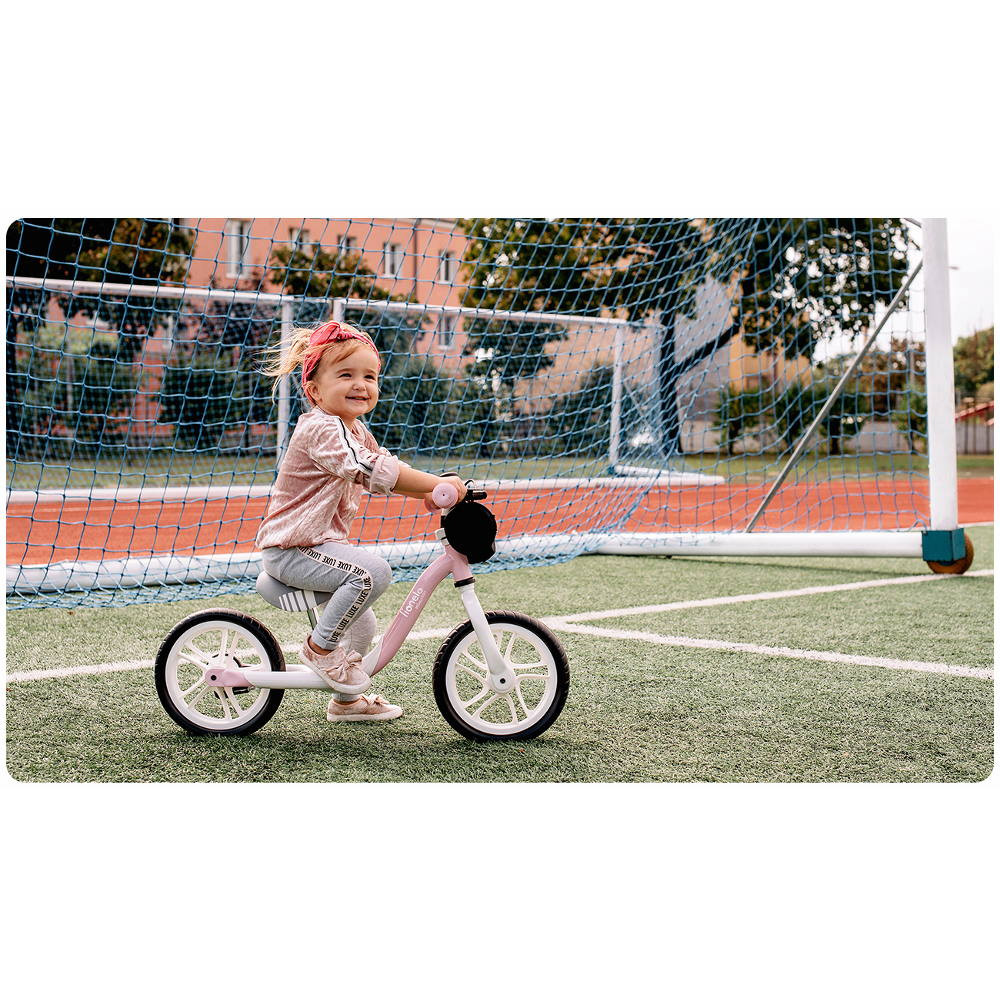 Lionelo Arie futóbicikli pink használat közben