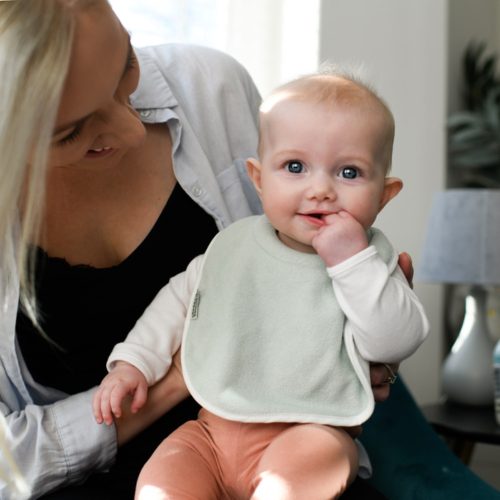 Tommee Tippee etető előke Comfeefit újszülött 2 db